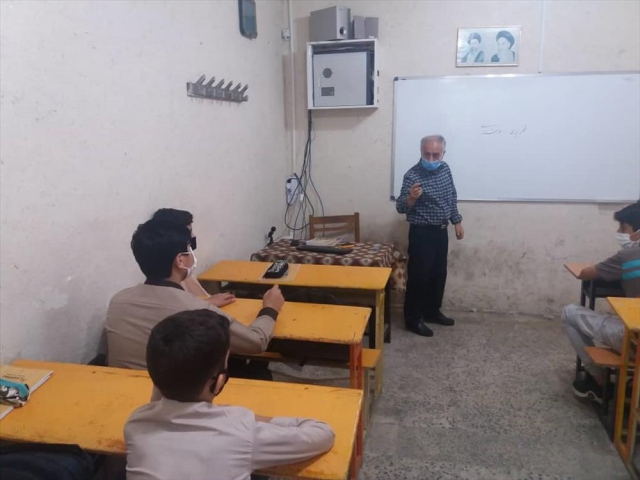 آموزش حضوری دبیرستان