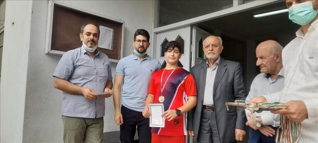 قدردانی از تیم‌های فوتبال برتر جام رمضان دبیرستانی