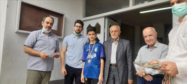 قدردانی از تیم‌های فوتبال برتر جام رمضان دبیرستانی