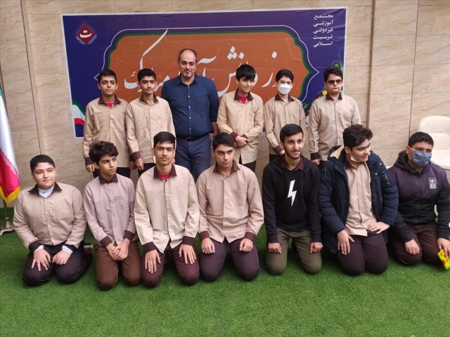 جشن روز دانش آموز